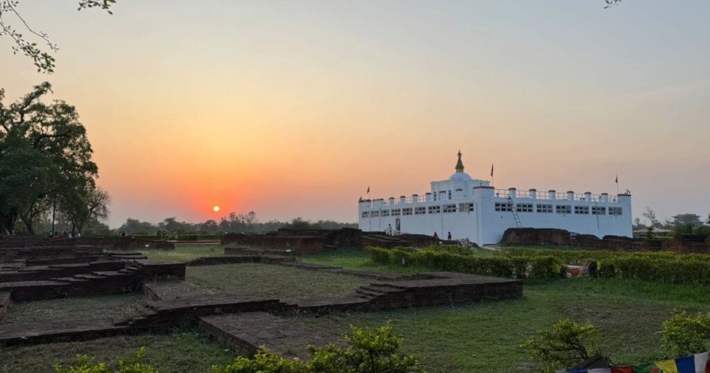 摩耶夫人廟夕陽景色