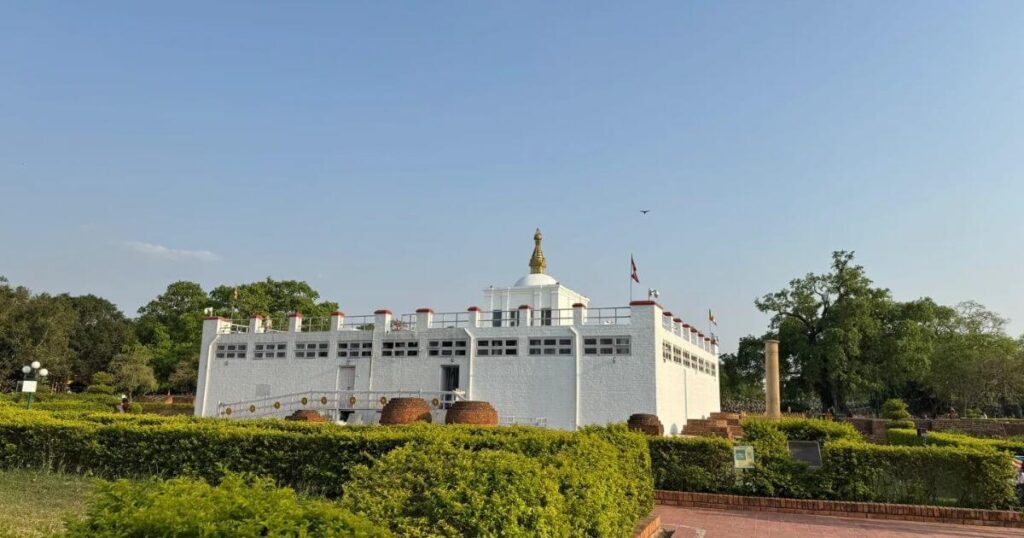 摩耶夫人廟全景（日間拍攝）